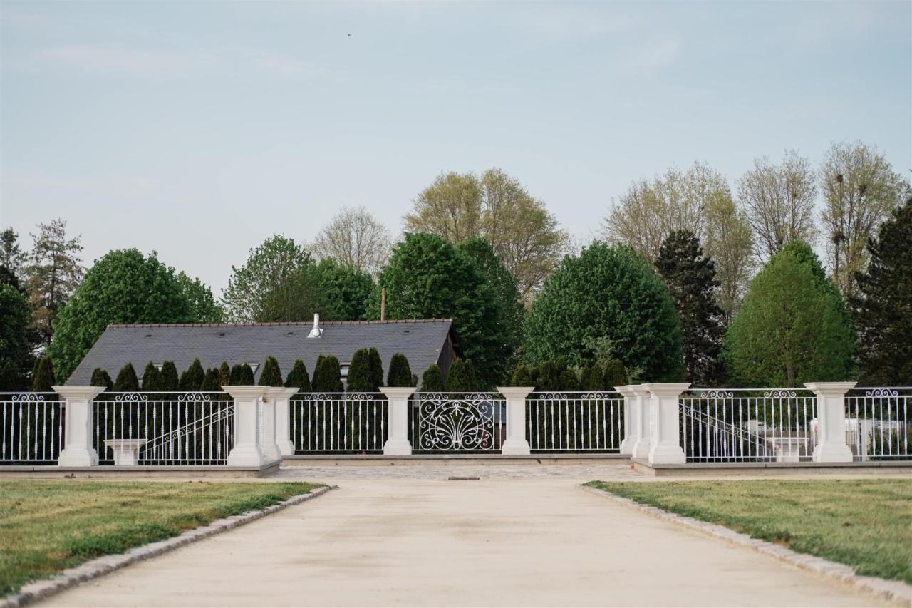 Bed and Breakfast Domaine Les Jardins dArsene à Tinténiac Extérieur photo